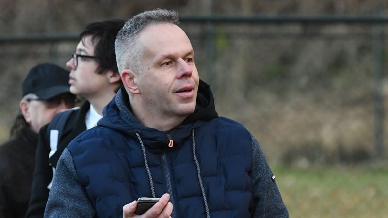 Kameraman spojený se Stačilo! střílel na ulici. Magor, kam na ně komouši chodí? píše Zdechovský